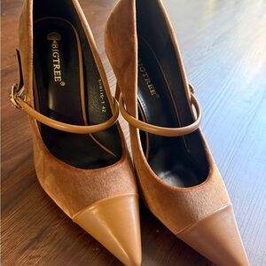 Women's Tan Heels